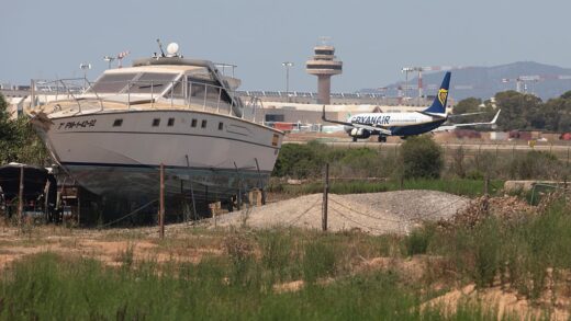 Новини України - Названо причину "пожежі" в літаку Ryanair на Майорці