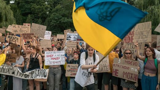 Новини світу - "Останнє китайське" від ЄС. Рада ризикує допомогою