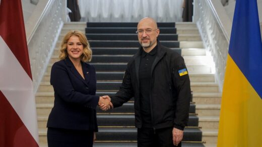 Новини України - Перша партія БТР уже прибула в Україну - прем’єр Латвії