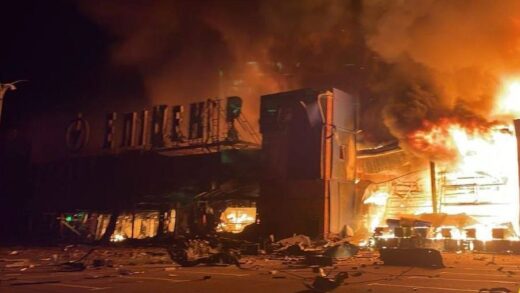 Новини України - РФ ракетами атакувала Кам’янське: горить Епіцентр