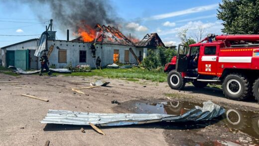 Новини України - РФ скинула КАБи на прифронтове селище Харківської області