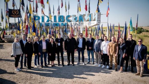 Новини України - Сибіга з послами відвідав передові позиції ЗСУ