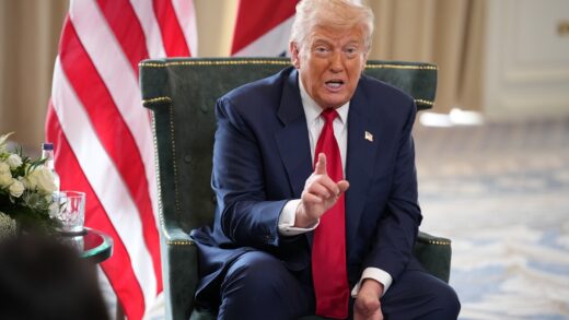 Новини світу - Трамп пригрозив "стерти з лиця землі" ядерні об'єкти Ірану