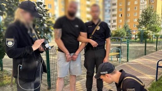 Новини Києва - У Києві чоловік стріляв по авто у дворі будинку