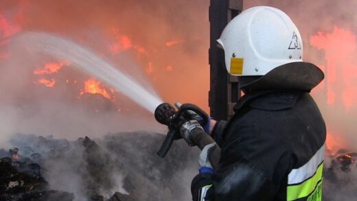 Новини Києва - У Києві після удару БПЛА горить дах будівлі