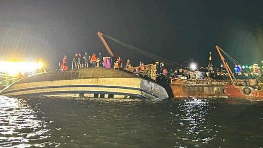 Новини світу - У В'єтнамі перекинувся човен із туристами: 27 загиблих