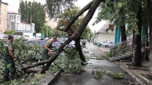 Новини України - В Україні через негоду без світла лишились сотні населених пунктів
