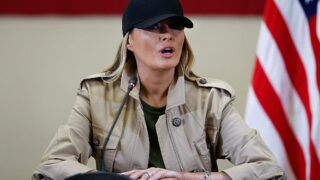 Новини України - Меланія Трамп передала лист Путіну щодо викрадених українських дітей - ЗМІ