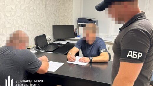 Новини України - На Донеччині посадовець "нарахував" підлеглим 2 млн грн "бойових"