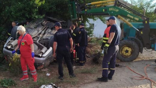 Новини України - На Одещині п’яний водій врізався в дерево: є загиблий і потерпілі