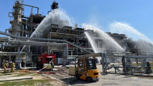 Новини світу - Пожежу на Новошахтинському НПЗ гасили п’ять днів