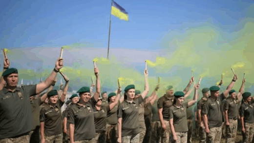 Новини України - Прикордонники створили живий прапор на висоті понад 290 метрів