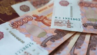 Новини бізнесу - Росіяни виносять мільярди готівки з банків через перебої з інтернетом