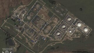 Новини України - Супутникові знімки показали масштаб пожежі на російському НПЗ