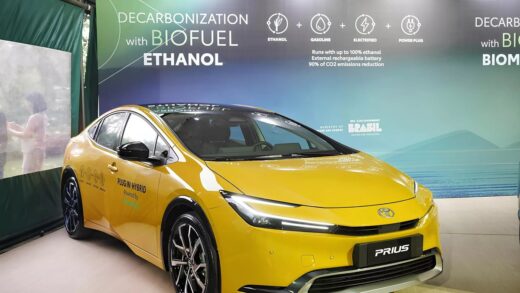 Авто новини - Toyota представила Prius, який працює на етанолі