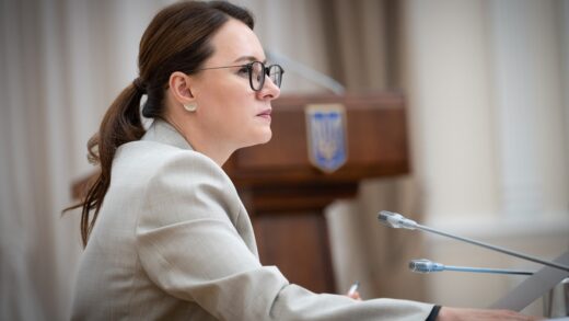 Новини України - Уряд дозволить виїзд молодим українцям