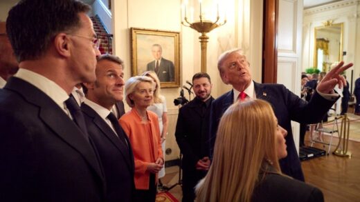 Новини світу - Зеленський передав Трампу ключку для гри у гольф від українського воїна