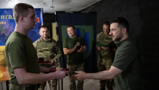 Новини України - Зеленський відвідав оборонців Вовчанська