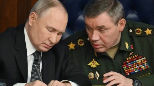 Новини світу - Герасимов обманює Путіна щодо фронту - Reuters