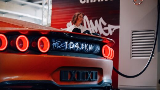Авто новини - Mercedes AMG представила мегаватну зарядку для електромобілів