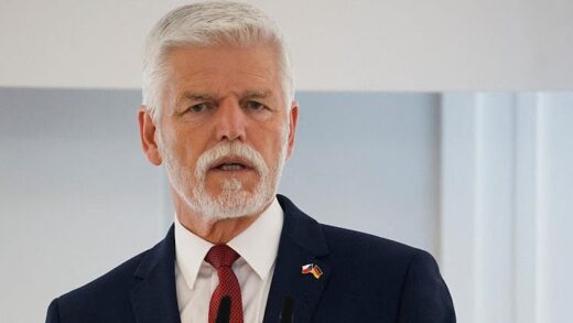 Новини світу - Президент Чехії закликав НАТО збивати літаки РФ