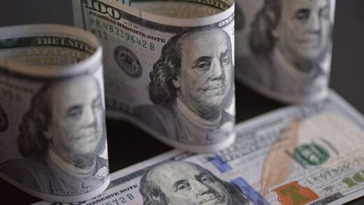 Новини світу - Росіянам пророкують використання доларів лише для розпалювання печей