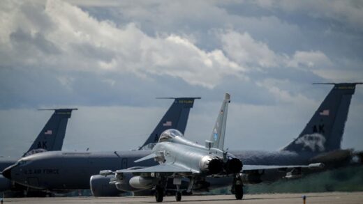 Новини світу - США "відпрацювали" бомбові удари неподалік кордону РФ в Арктиці
