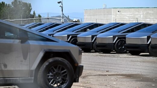 Авто новини - Tesla прибрала найдешевшу версію Cybertruck з продажу