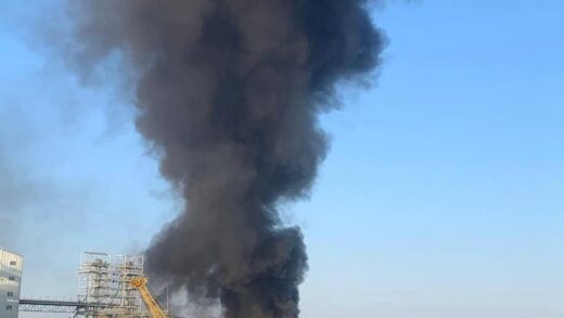 Новини України - У порту Чорноморська спалахнула потужна пожежа