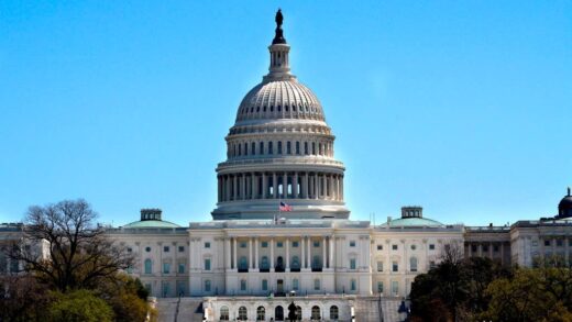 Новини політики - В США пропонують регулярно передавати Україні заморожені російські активи