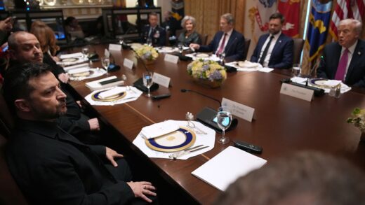 Новини світу - FT: Трамп закликав Зеленського прийняти умови РФ