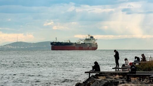 Новини світу - Індія почала скуповувати нафту з Іраку та Катару - Bloomberg