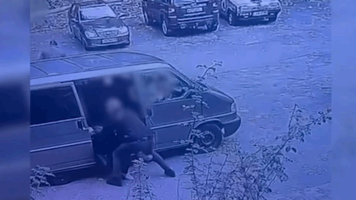 Новини Києва - Поліцейські побили чоловіка біля ТЦК у Києві