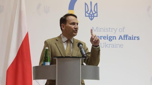 Новини України - Сікорський прибув з візитом в Україну