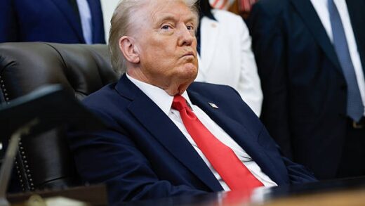 Новини світу - Трамп заявив про знищення “великої” субмарини з наркотиками для США