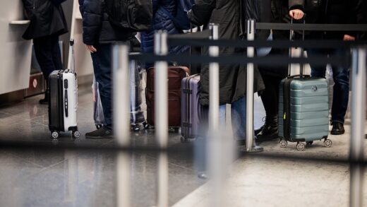 Новини світу - Третій вечір поспіль: аеропорт Вільнюса припинив роботу