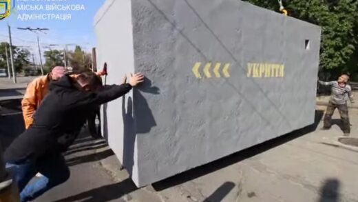Новини України - У Херсоні показали встановлення мобільного укриття