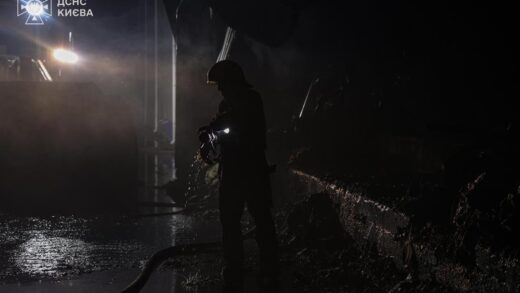 Новини Києва - У Києві майже добу гасили пожежу після удару РФ
