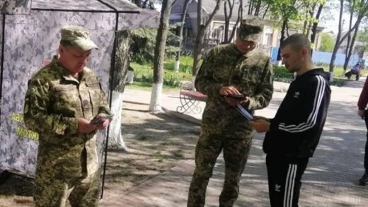 Новини України - У Кривому Розі чоловік поранив ножем двох працівників ТЦК