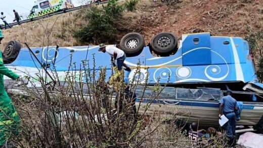 Новини світу - У ПАР перекинувся автобус: загинуло понад 40 людей