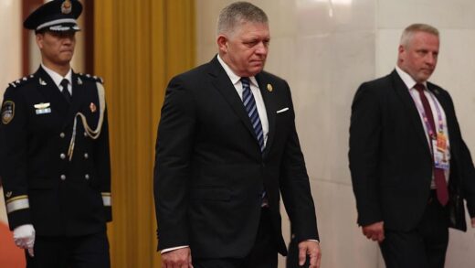 Новини світу - В Словаччині міністр звинувати президента в спробі "повалити уряд Фіцо"