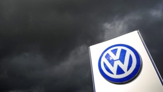 Авто новини - Volkswagen скорочує виробництво через дефіцит мікрочипів - ЗМІ