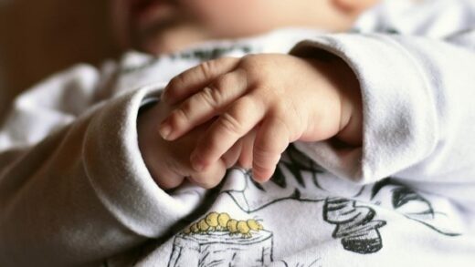 Новини України - З окупації повернули молоду маму з немовлям