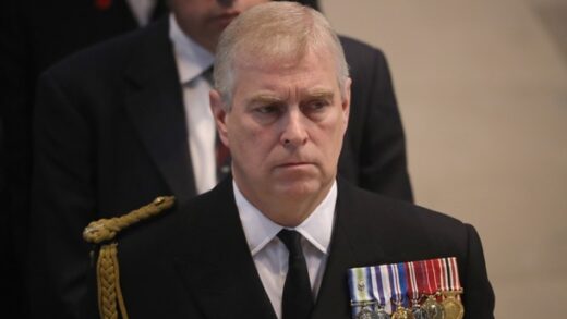 Новини культури - З Віндзорського замку зняли герб принца Ендрю