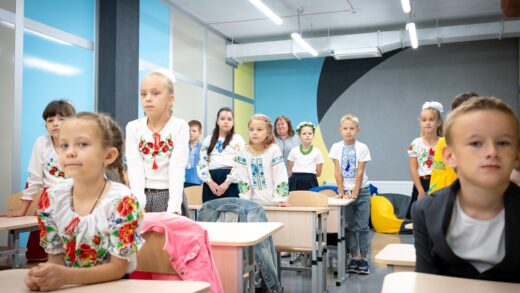 Новини України - За кордоном верифікували перші суботні та недільні українські школи