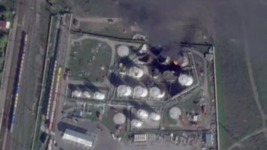 Новини України - ЗМІ показали знімки ураженої нафтобази в Криму
