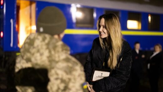 Новини культури - Анджеліна Джолі поділилася враженнями після візиту до України