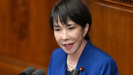 Новини світу - Китайський дипломат пригрозив відрізати голову премʼєрці Японії