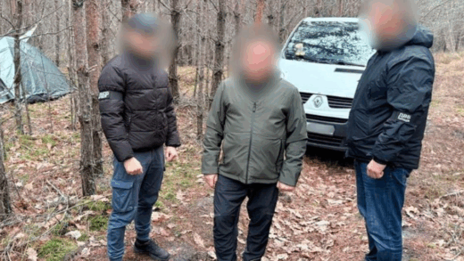 Новини Києва - Київського поліцейського, який ховався в лісі з 13 млн, заарештували