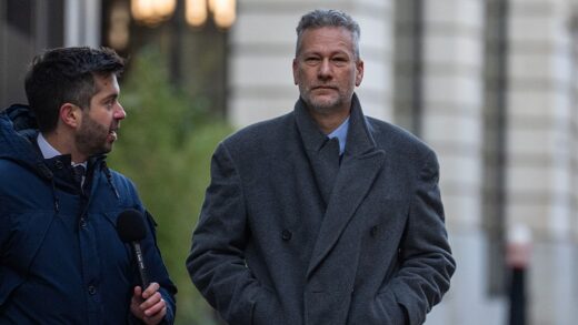 Новини світу - Колишнього європарламентаря ув'язнили за хабарі від росіян